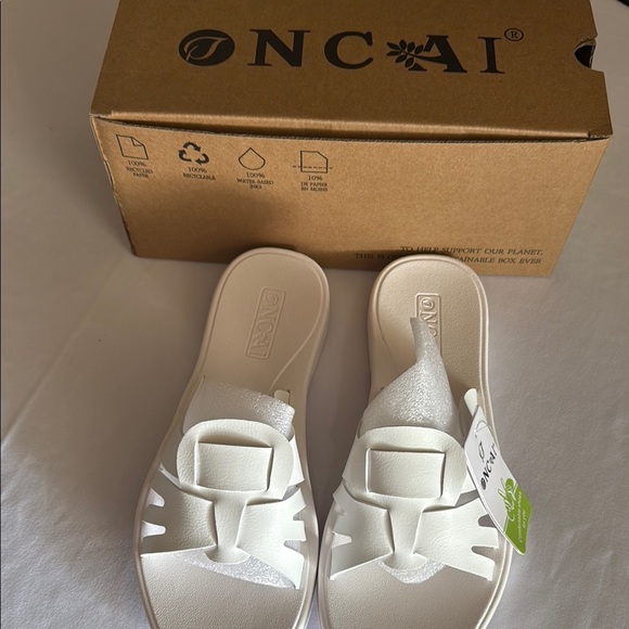 White Contemporary Sandals with H-Strap Design - Picture 4 of 10